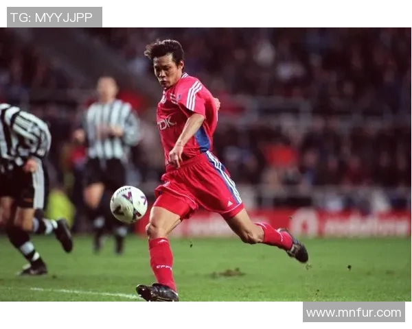 足球明星因比赛失利被妻子当众训斥引发热议网友纷纷围观评论