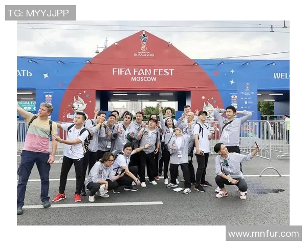 足球明星在香港炫耀风采引发争议引人关注的背后故事