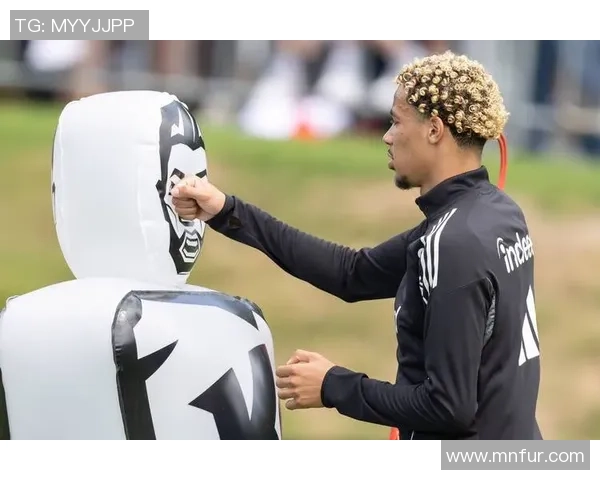 足球明星女儿的搞怪表情包合集让你笑不停的可爱瞬间