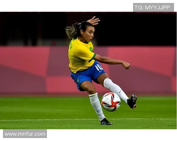 足球明星必备经典配饰全解析时尚与运动的完美结合