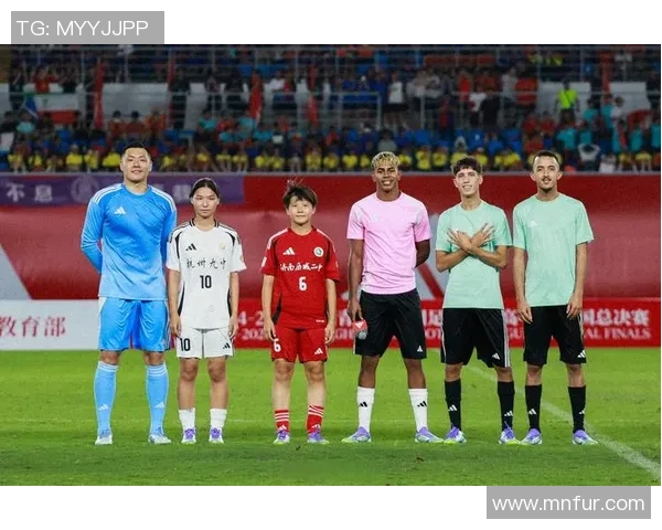 足球明星最新动态揭秘他们在赛场内外的精彩表现与慈善活动