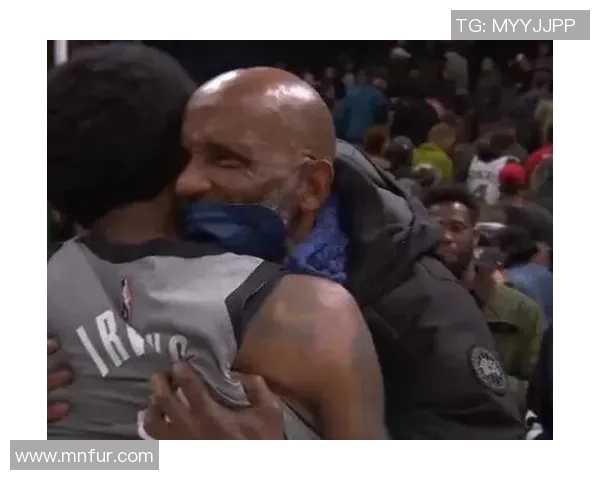 足球明星欧文温馨抱女儿瞬间展现父爱与亲情的美好画面 足球明星欧文温馨抱女儿瞬间展现父爱与亲情的美好画面