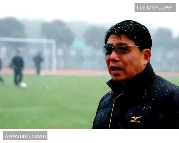 足球明星白头发的魅力与风采如何影响年轻球员的梦想与追求