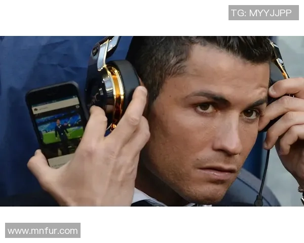 足球明星的自然魅力展现无冠照背后的真实与风采