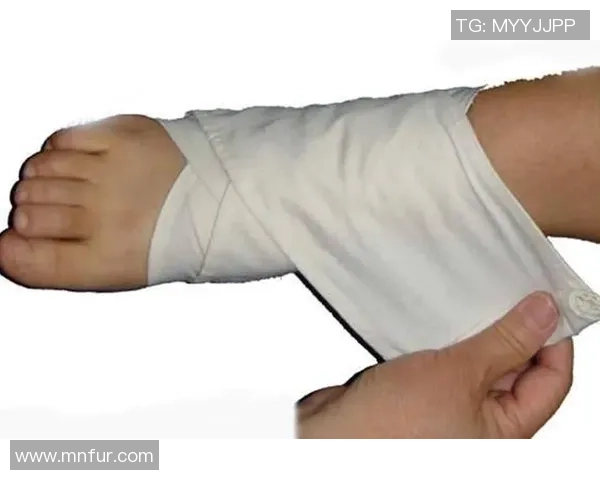 足球明星绷带受伤瞬间高清图片展示运动员顽强拼搏精神与不屈意志 足球明星绷带受伤瞬间高清图片展示运动员顽强拼搏精神与不屈意志